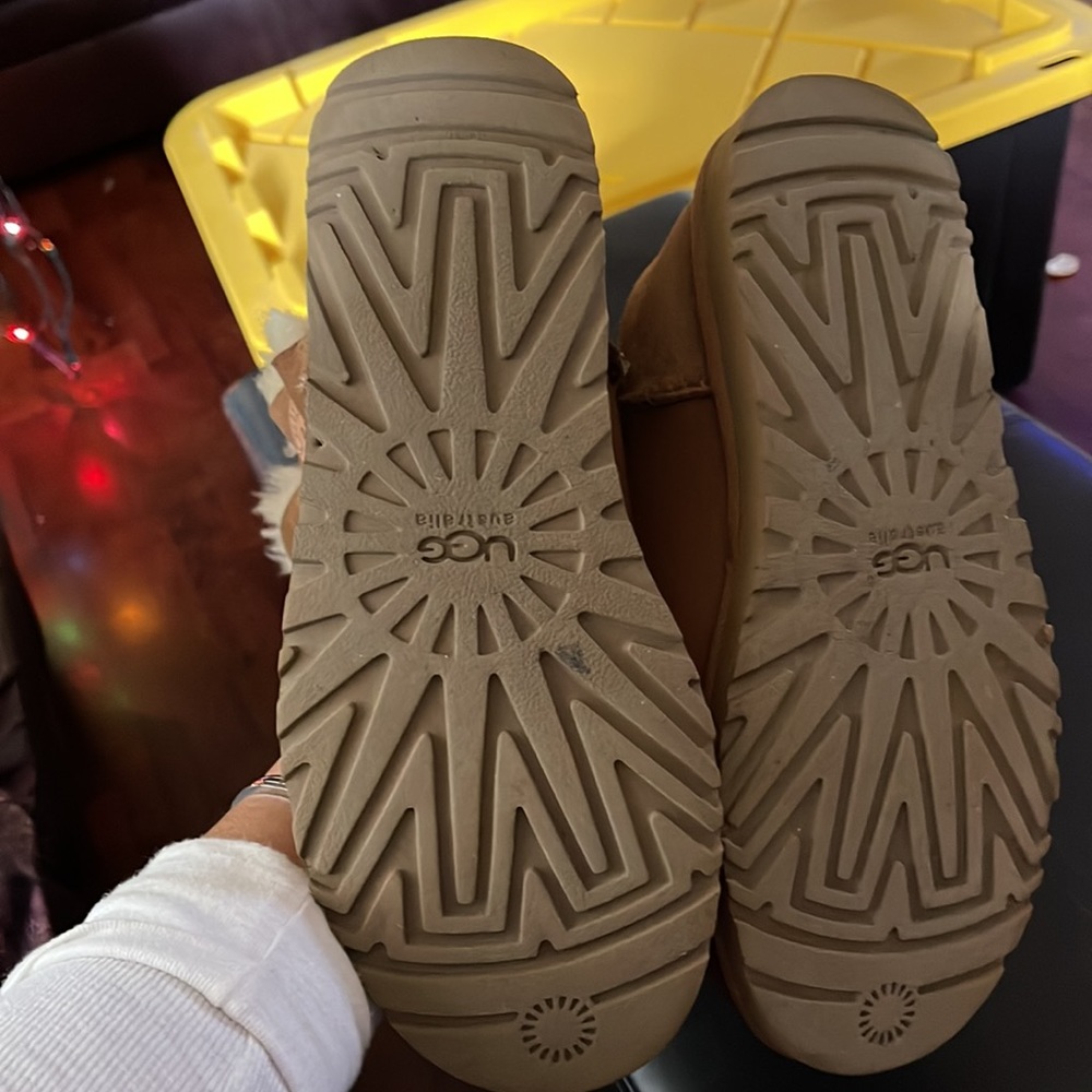 Ugg - Picture 7 of 9